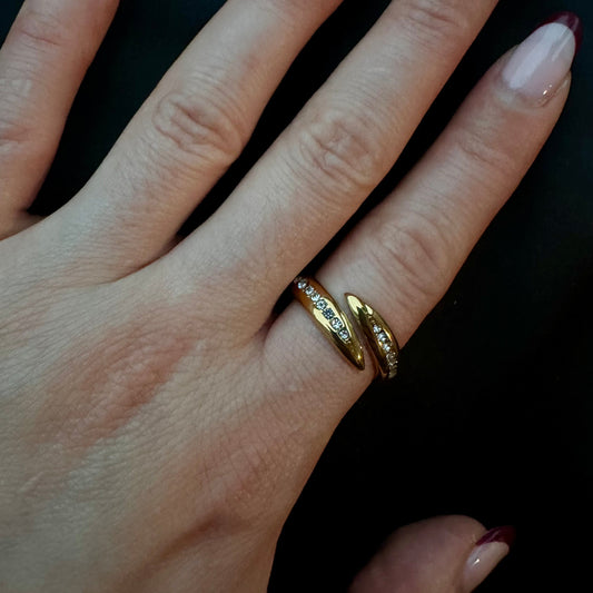 Pavé Hug Ring