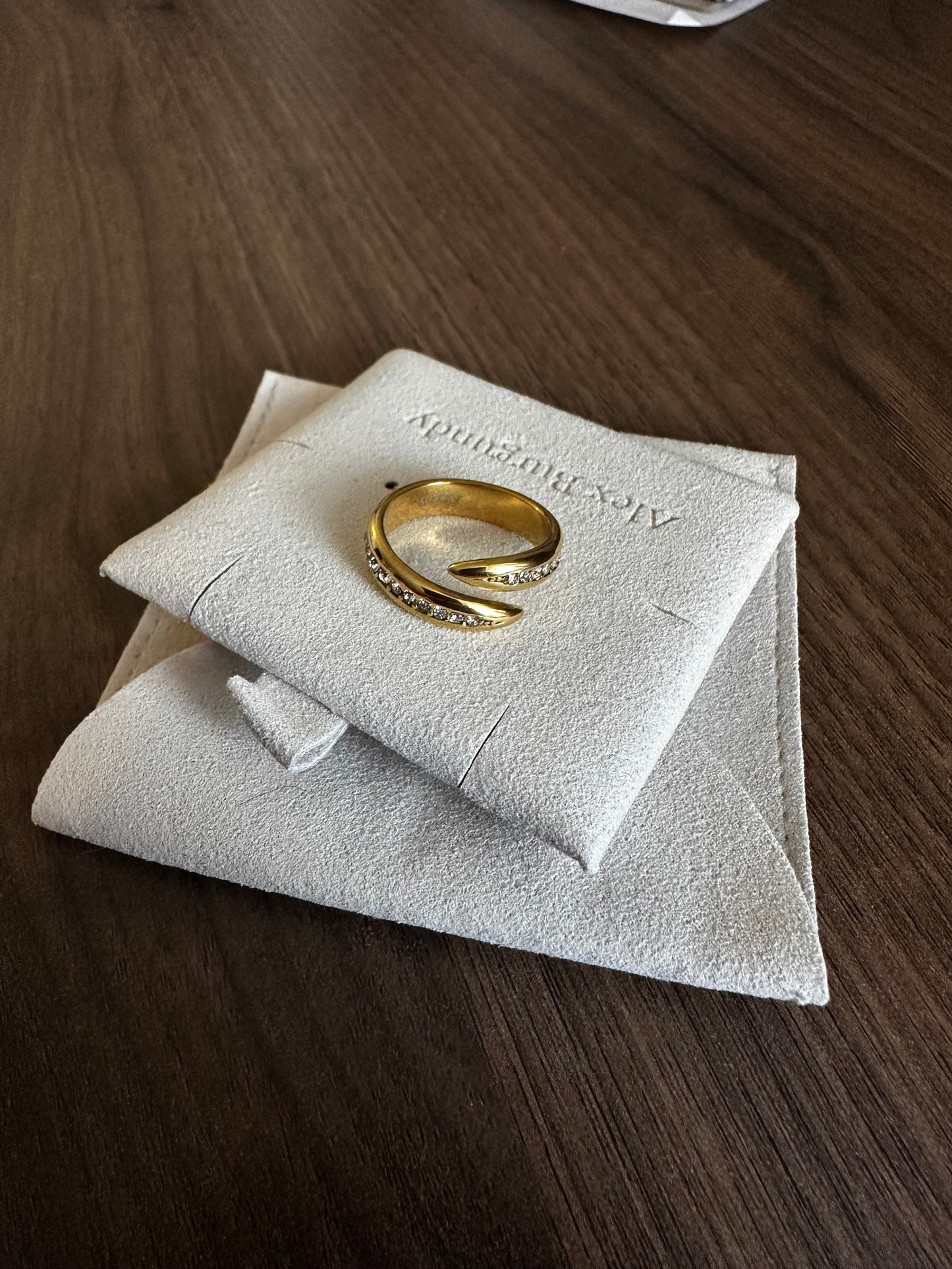 Pavé Hug Ring