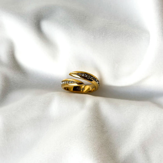Pavé Hug Ring
